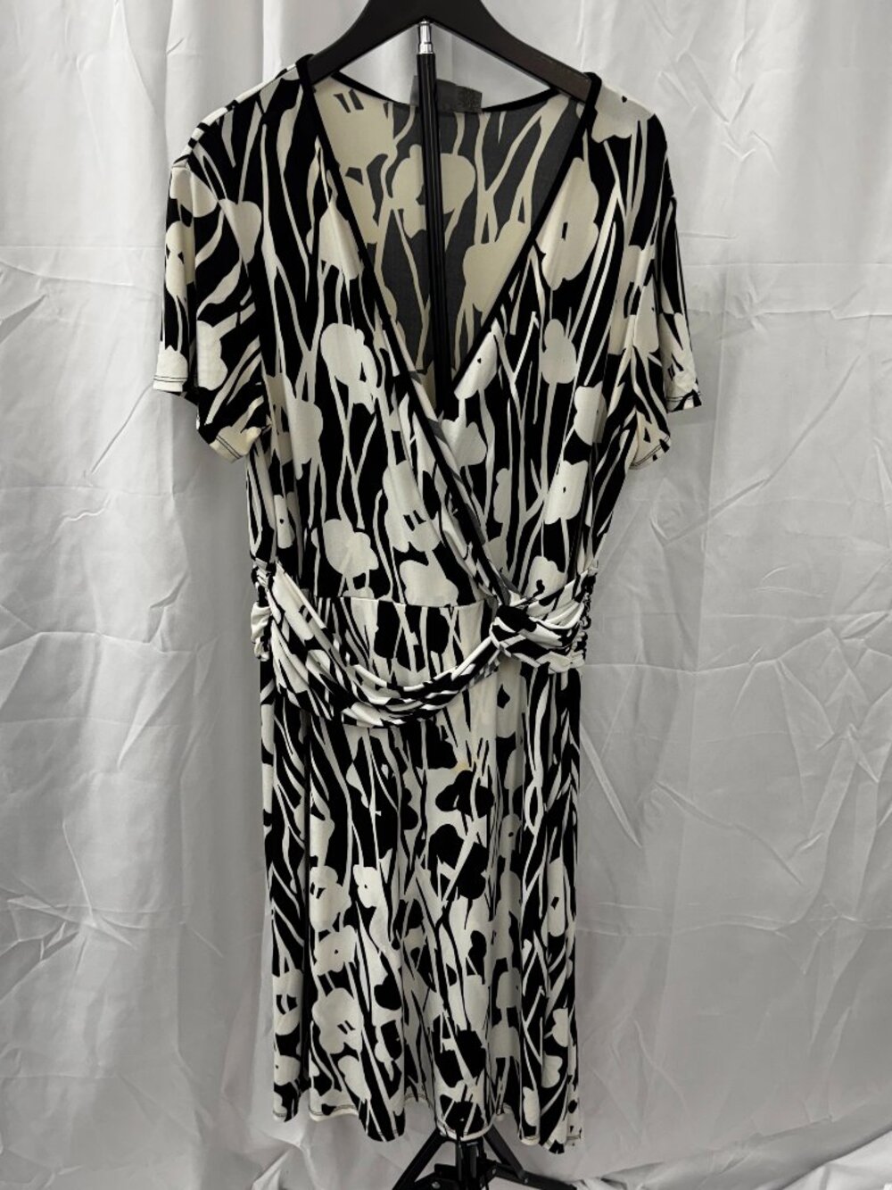 Chicos Black White Abstract Floral Faux Wrap Knee Length Dress Sz L